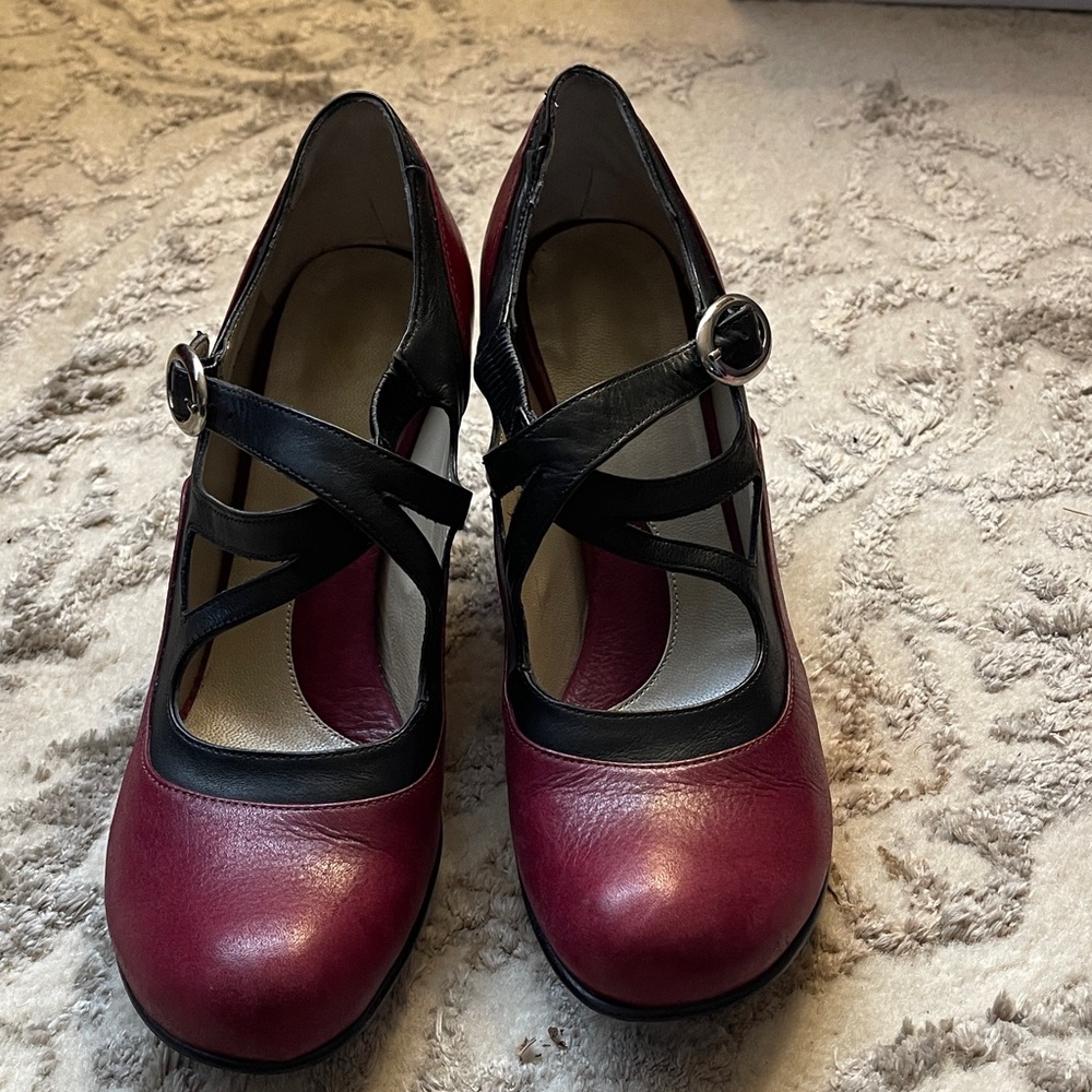 John Fluevog BELLEVUE PEARL HART CRISS-CROSSED MARYJANE HEEL Wine & black sz 8.5 - Picture 2 of 12